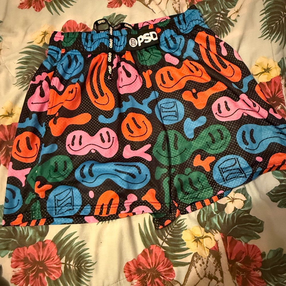 Psd Multicolor Smiley Pattern Shorts - image 2